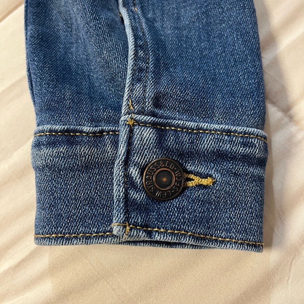 Levi’s Jean Jacket - Picture 8 of 11